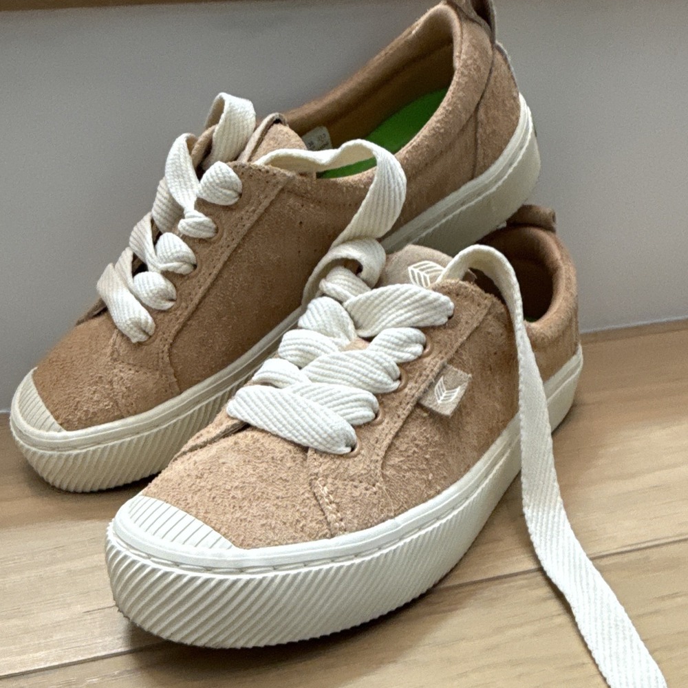 Cariuma Beige Suede Low Top Lace-Up Sneakers 100117N34W070 - Picture 5 of 9